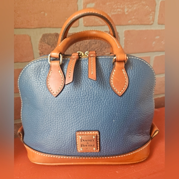 Dooney & Bourke Handbags - Dooney & Bourke Bag